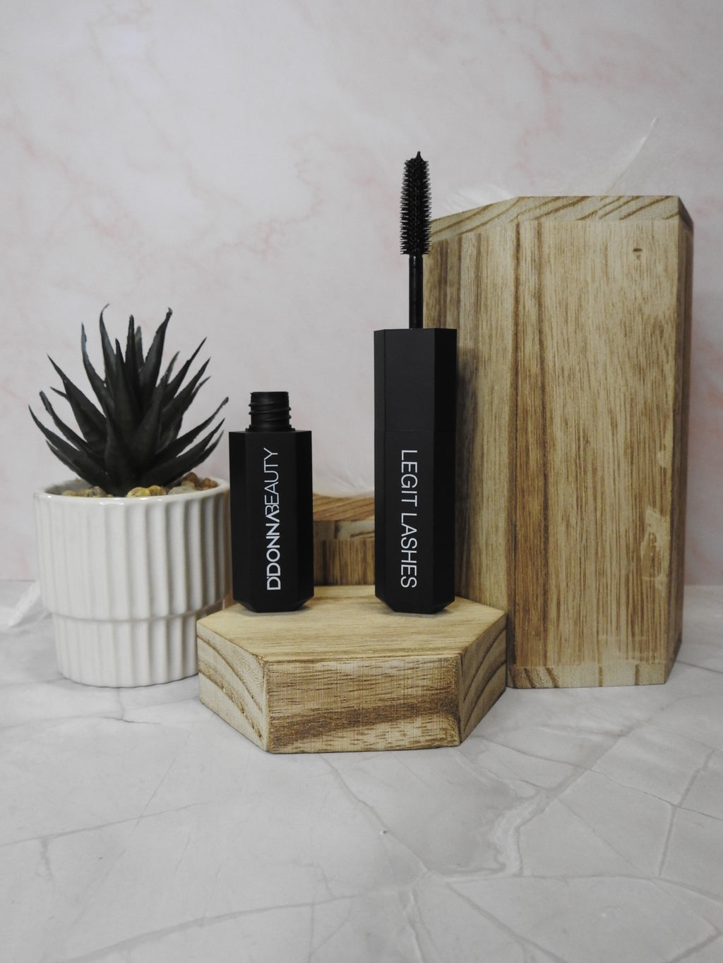 Mascara Legit Lashes – Major Volume & Dramatic Curl | D’Donna Beauty