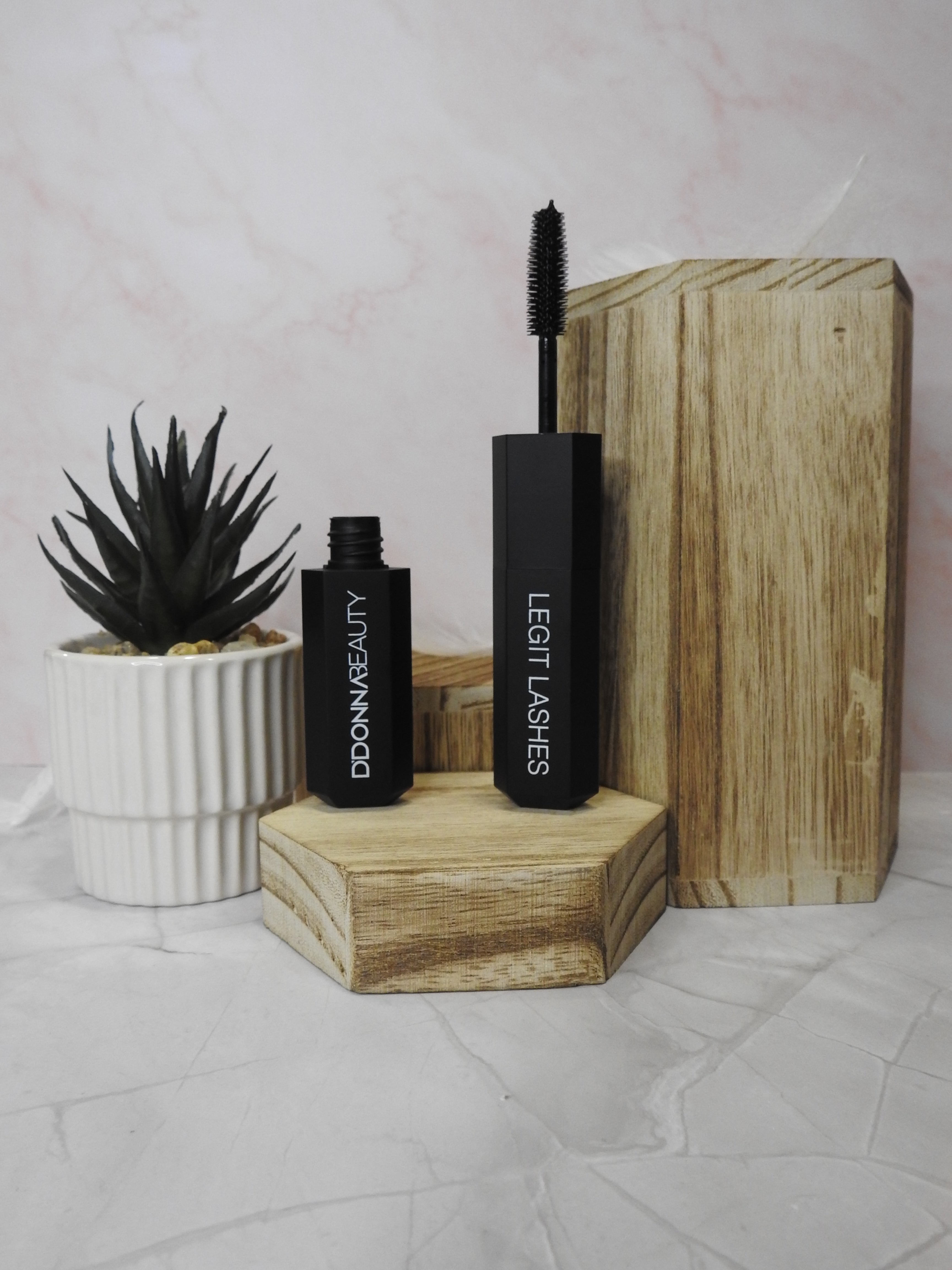 Mascara Legit Lashes – Major Volume & Dramatic Curl | D’Donna Beauty