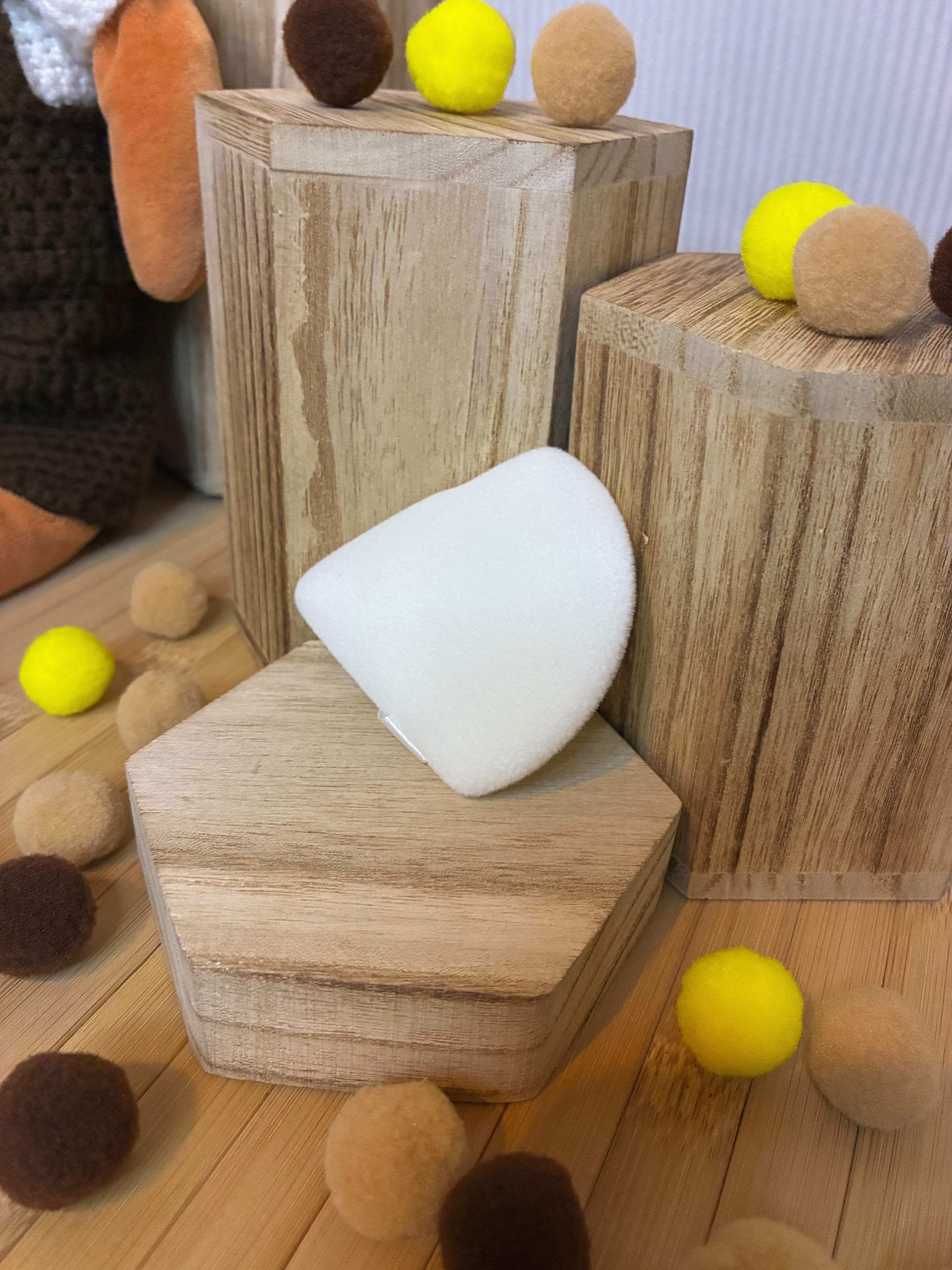 Houppette triangulaire pour poudre – Avril