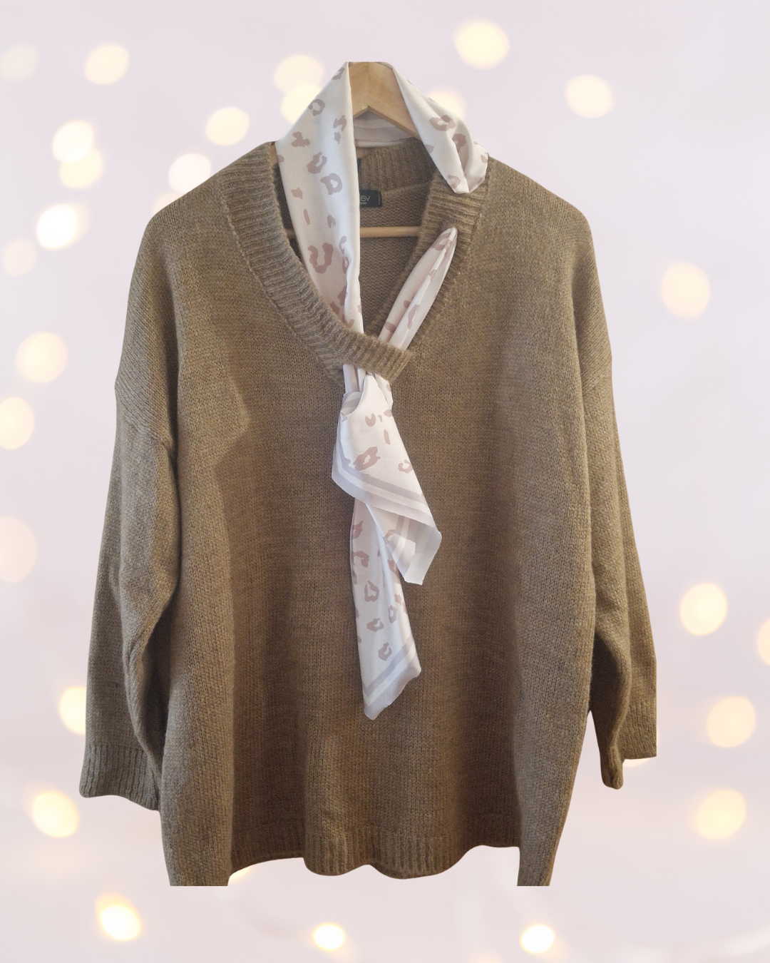 Pull cocooning col V – Foulard intégré